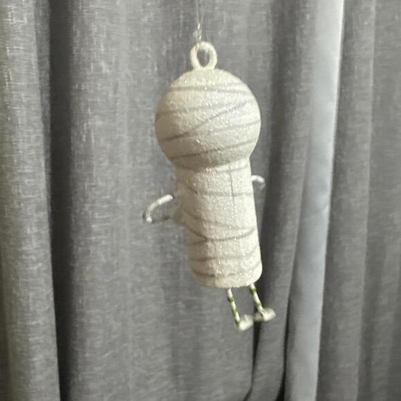 Pier 1 Glitter Metal Halloween Mummy Monster Sparkle Dangling Legs Ornament - Picture 4 of 6